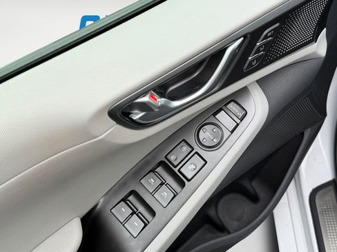 Used 2020 Hyundai Ioniq Limited image 17