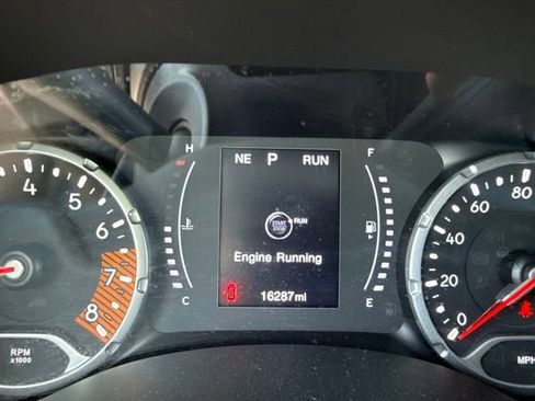 Used 2023 Jeep Renegade Latitude AWD/4WD image 12