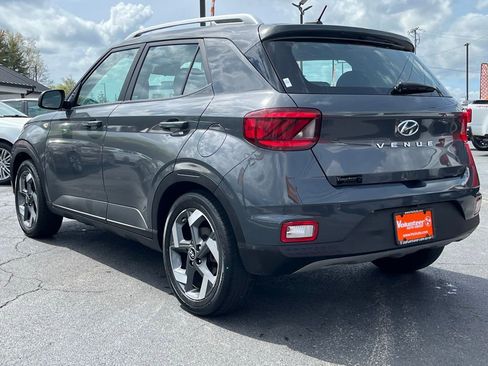 Used 2023 Hyundai Venue SEL FWD image 6
