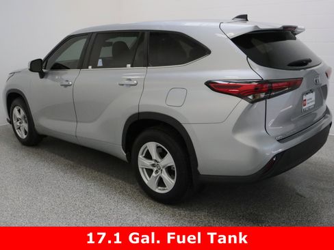Certified 2023 Toyota Highlander LE image 9