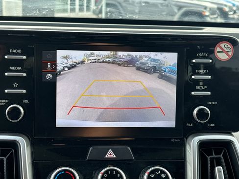 Used 2022 Kia Sorento LX image 12