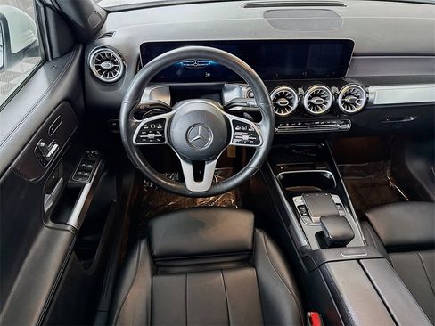 Used 2020 Mercedes-Benz GLB 250 4MATIC w/ Premium Package image 3
