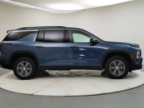 New 2026 Chevrolet Traverse LT image 8