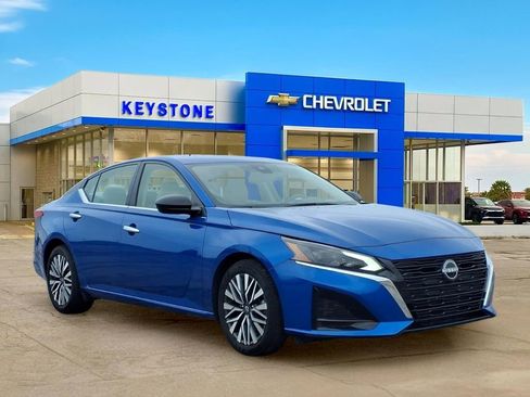 Used 2025 Nissan Altima 2.5 SV FWD image 1