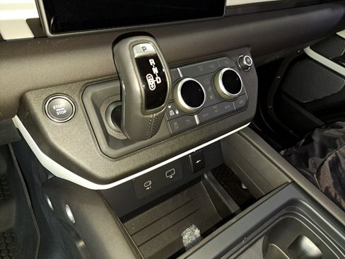 Used 2024 Land Rover Defender 110 S image 12