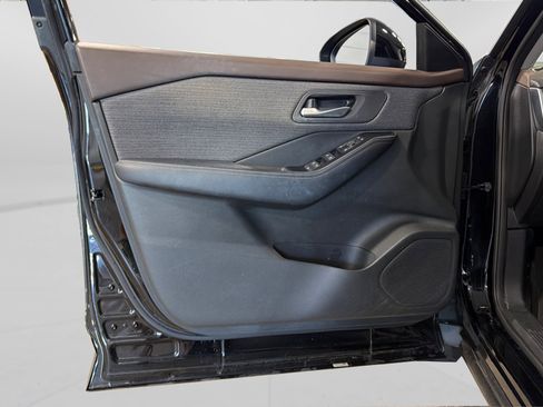 Used 2023 Nissan Rogue SV AWD/4WD image 15