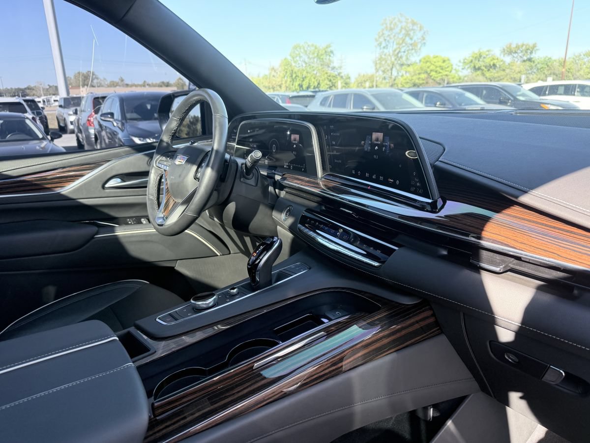 Used 2023 Cadillac Escalade ESV Premium Luxury AWD/4WD image 15