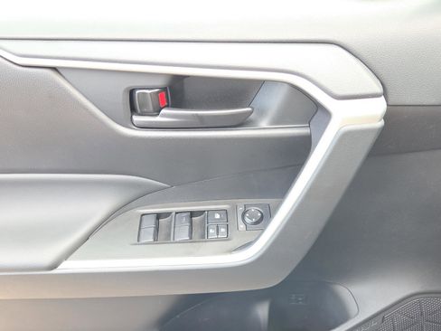 Certified 2025 Toyota RAV4 LE FWD image 17