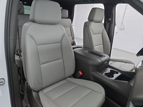 Used 2023 Chevrolet Tahoe LT w/ Luxury Package image 10