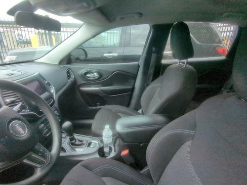 Used 2020 Jeep Cherokee Latitude FWD image 7