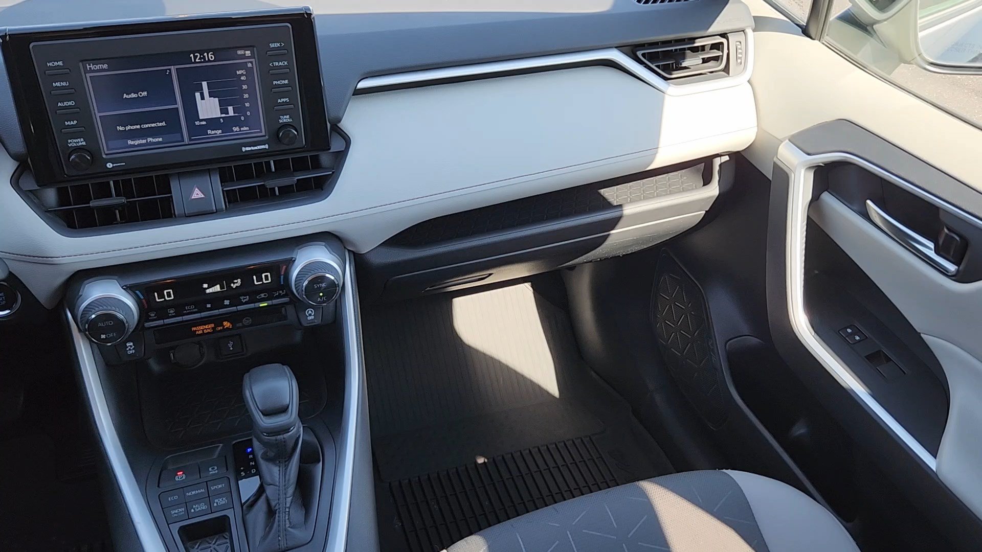 Used 2021 Toyota RAV4 XLE AWD/4WD image 6