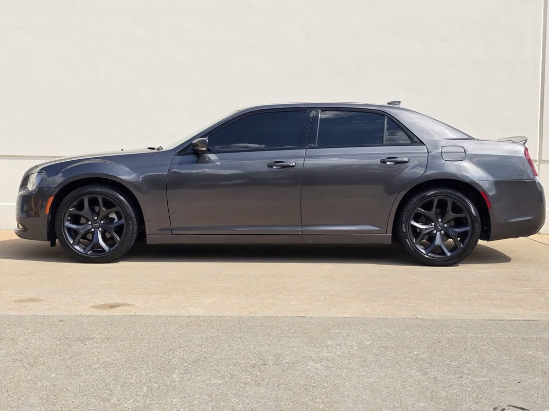 Used 2023 Chrysler 300 S RWD image 2