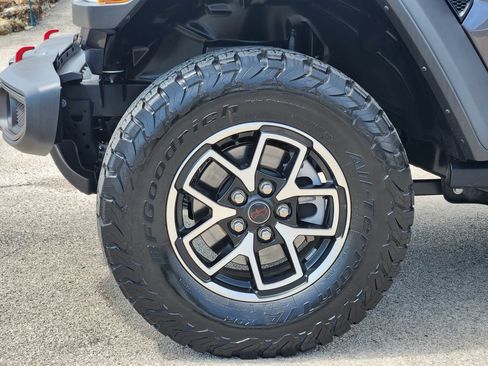 Used 2025 Jeep Wrangler Unlimited Rubicon AWD/4WD image 10