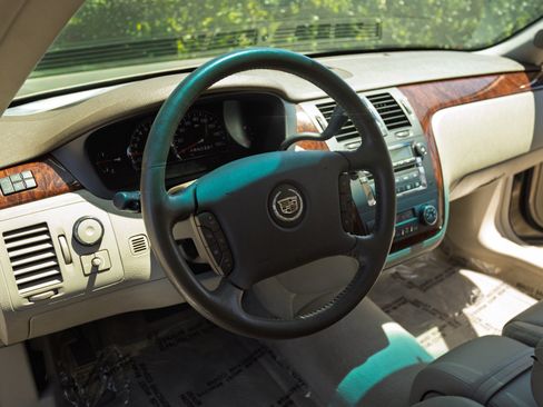 Used 2006 Cadillac DTS w/ Sun And Sound Package FWD image 20