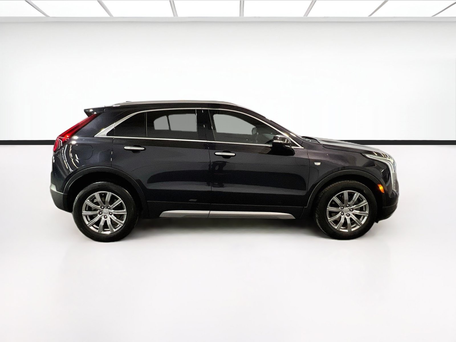 Used 2023 Cadillac XT4 Premium Luxury w/ Trailering Package FWD image 25