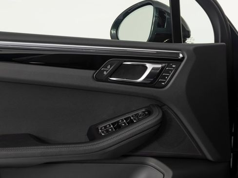 Certified 2026 Porsche Macan AWD/4WD image 20