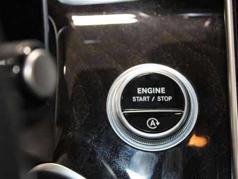 Used 2024 Mercedes-Benz GLC 300 4MATIC image 41