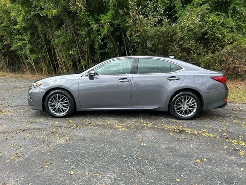 Used 2018 Lexus ES 350 w/ Navigation System Package image 10