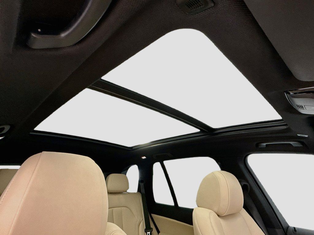 Certified 2022 BMW X5 xDrive40i w/ Premium Package AWD/4WD image 17