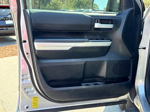 Used 2017 Toyota Tundra SR5 w/ SR5 Upgrade Package image 19