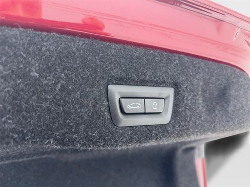 Used 2025 BMW i5 eDrive40i w/ M Sport Package image 13