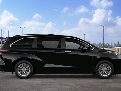 New 2026 Toyota Sienna XLE AWD/4WD image 12