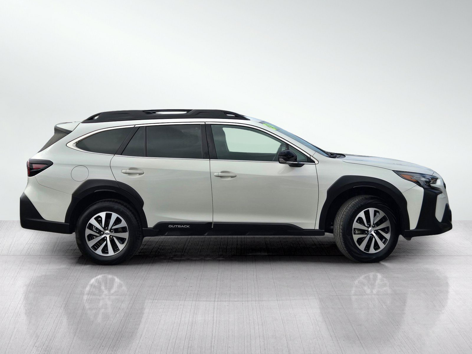 Used 2024 Subaru Outback Premium AWD/4WD image 3