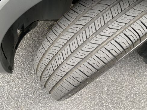 Used 2022 Volkswagen Tiguan SE image 12