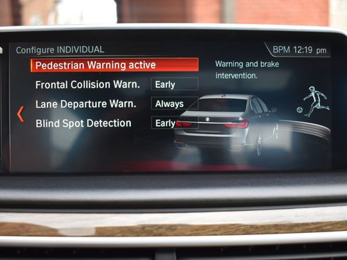 Used 2019 BMW 750i 750i Sedan w/ Executive Package image 33