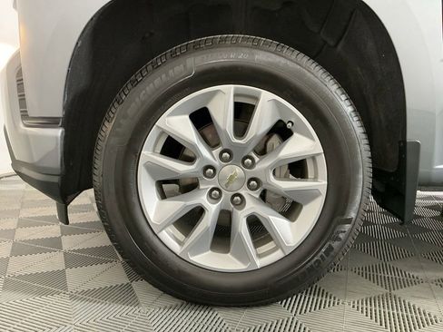 Used 2021 Chevrolet Silverado 1500 Custom AWD/4WD image 25