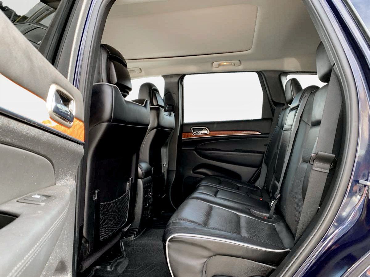 Used 2013 Jeep Grand Cherokee Overland w/ Advance Technology Group AWD/4WD image 17