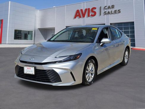 Used 2025 Toyota Camry LE image 1