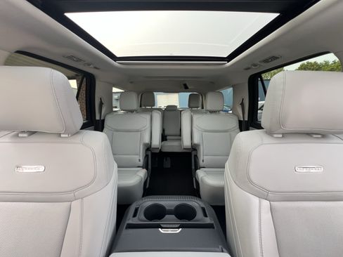 Used 2025 Ford Expedition Platinum AWD/4WD image 15
