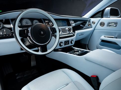 Used 2019 Rolls-Royce Wraith image 2