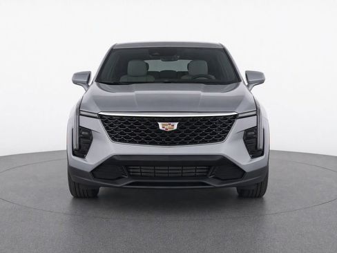 Used 2024 Cadillac XT4 Luxury w/ Cold Weather Package FWD image 5
