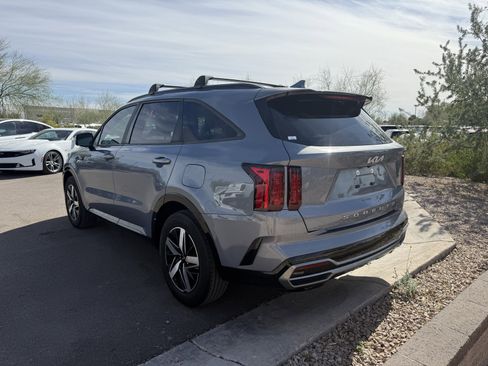 Certified 2022 Kia Sorento S w/ Panoramic Sunroof Package image 5