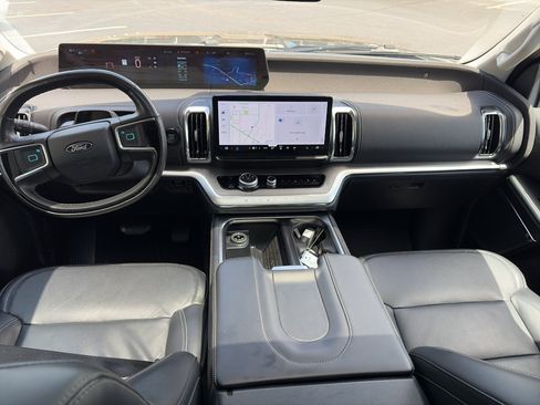 Used 2025 Ford Expedition Max Platinum AWD/4WD image 11