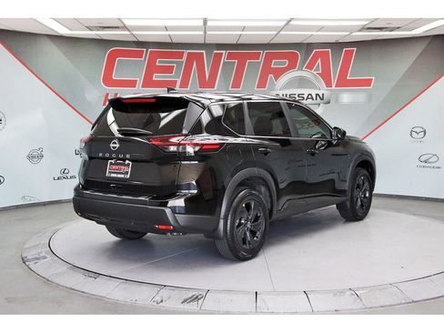 New 2026 Nissan Rogue SV FWD image 4