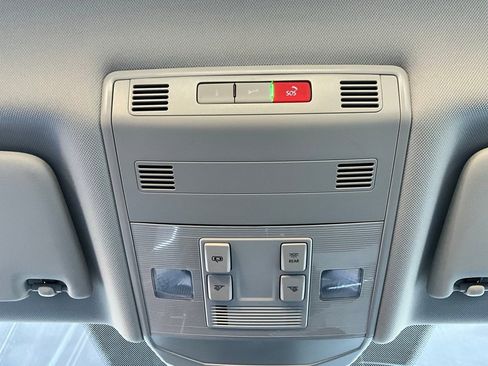 Used 2025 Volkswagen Jetta SE image 16