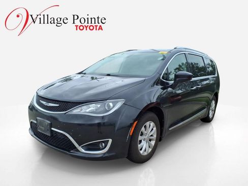 Used 2018 Chrysler Pacifica Touring-L Plus FWD image 1