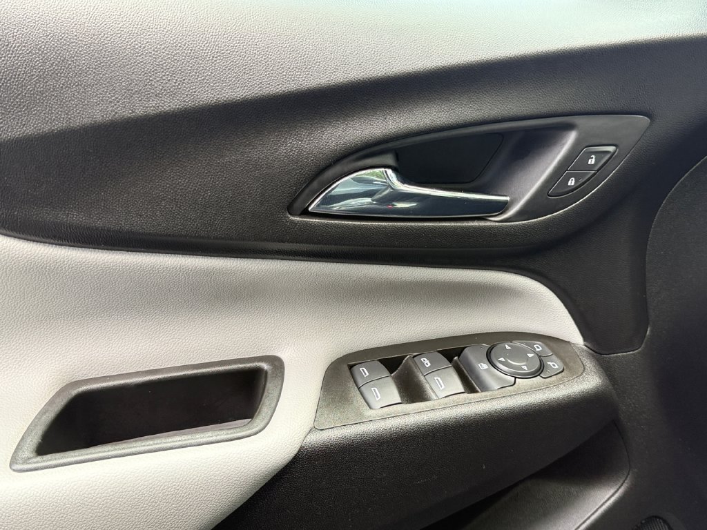 Used 2020 Chevrolet Equinox LS FWD image 11