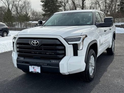 Used 2022 Toyota Tundra SR5 w/ SR5 Convenience Package image 10