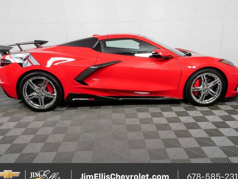 Used 2024 Chevrolet Corvette Stingray Premium Conv w/ Z51 Performance Package RWD image 4