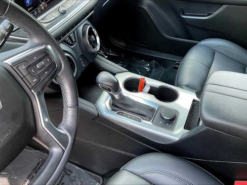 Used 2022 Chevrolet Blazer LT w/ Midnight/Sport Edition FWD image 17