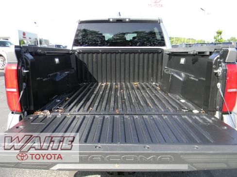 Used 2025 Toyota Tacoma TRD Sport AWD/4WD image 4