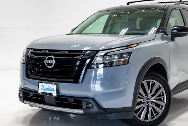 Used 2024 Nissan Pathfinder SL w/ SL Premium Package AWD/4WD image 4