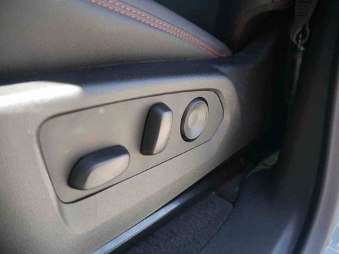 Used 2026 Chevrolet Colorado Z71 w/ Technology Package AWD/4WD image 29