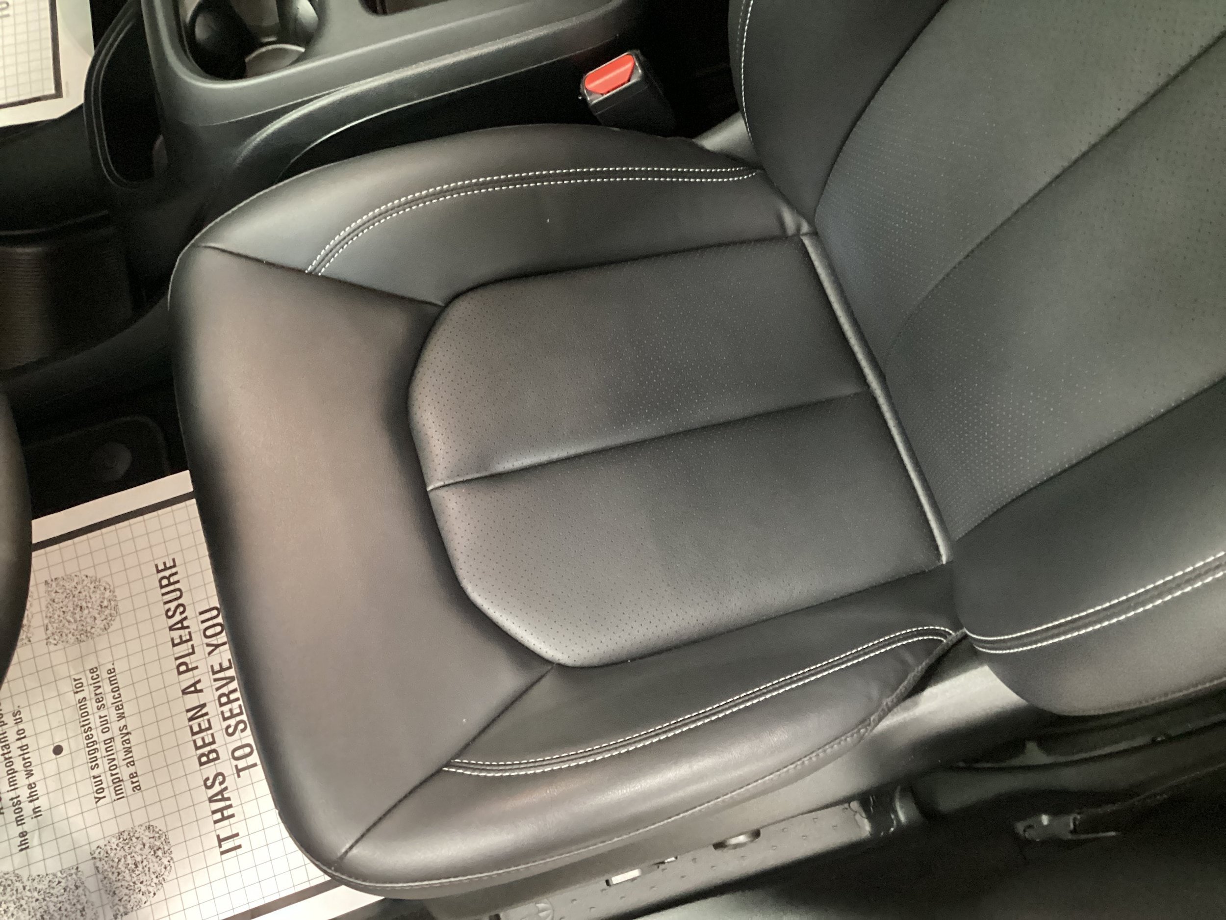 Used 2025 Chrysler Pacifica Select AWD/4WD image 17