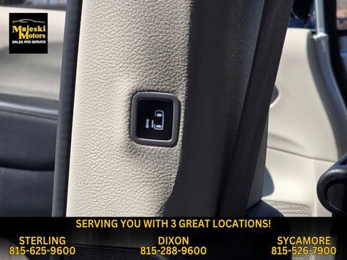 Used 2024 Chrysler Pacifica Touring-L image 31