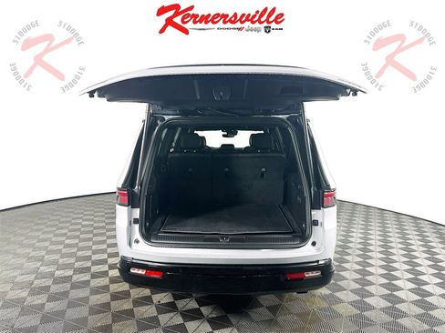 New 2025 Jeep Wagoneer L Series II w/ Premium Group I image 16